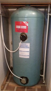 Hot water tank